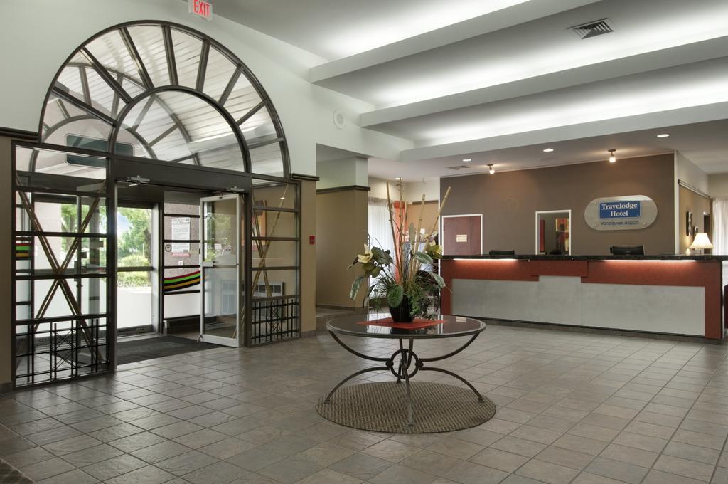 Travelodge Hotel By Wyndham Vancouver Airport Ричмънд Екстериор снимка