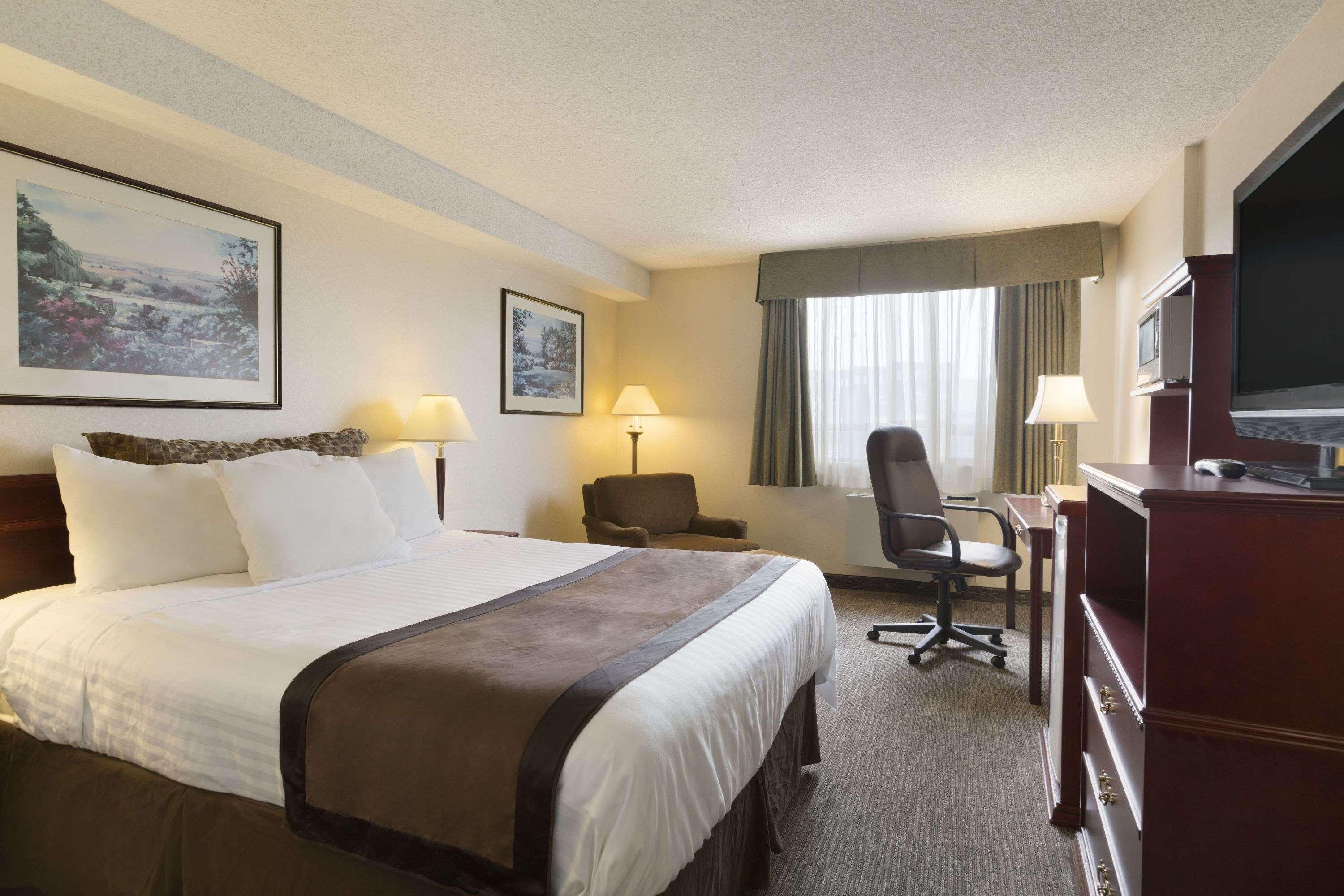 Travelodge Hotel By Wyndham Vancouver Airport Ричмънд Екстериор снимка