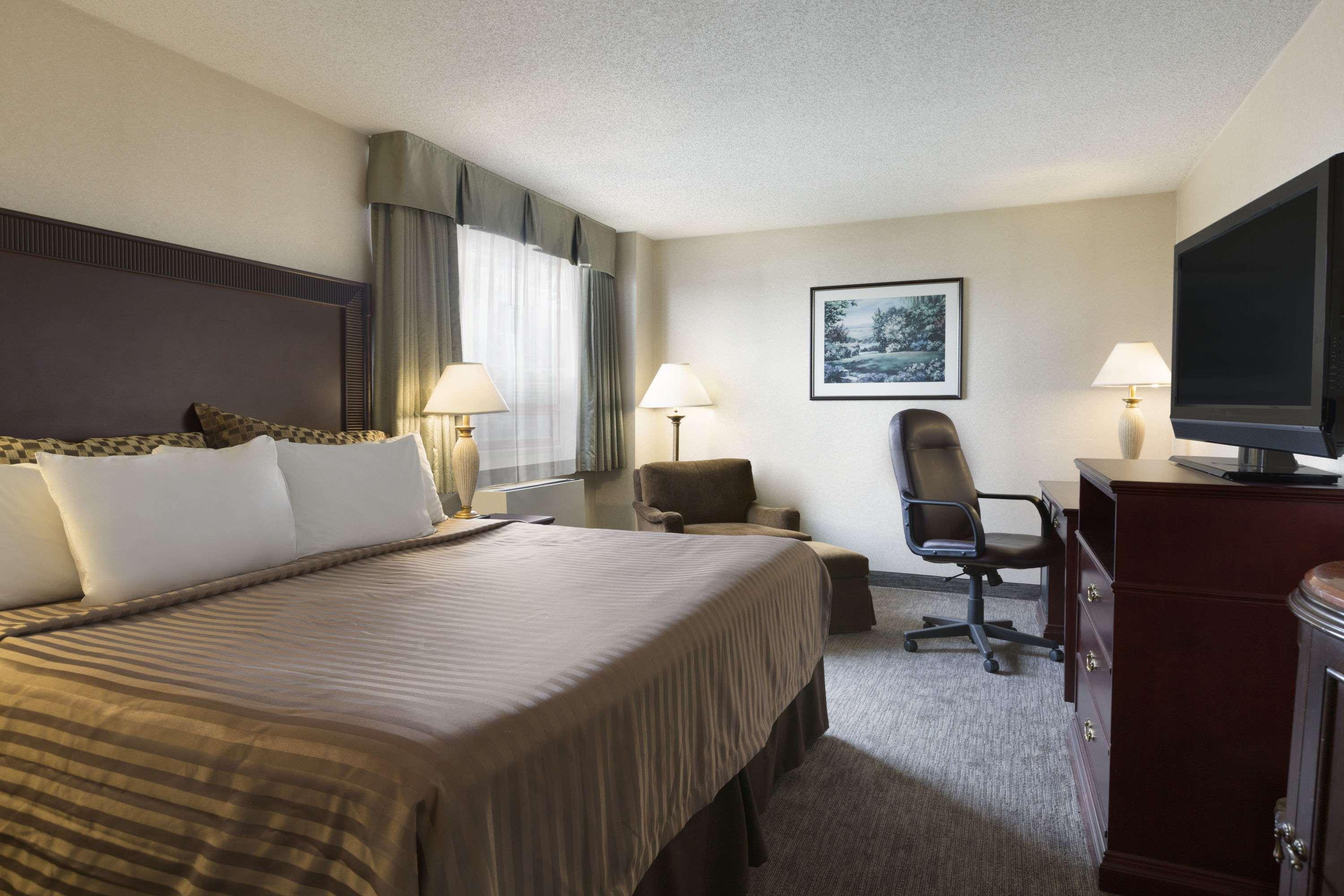 Travelodge Hotel By Wyndham Vancouver Airport Ричмънд Екстериор снимка