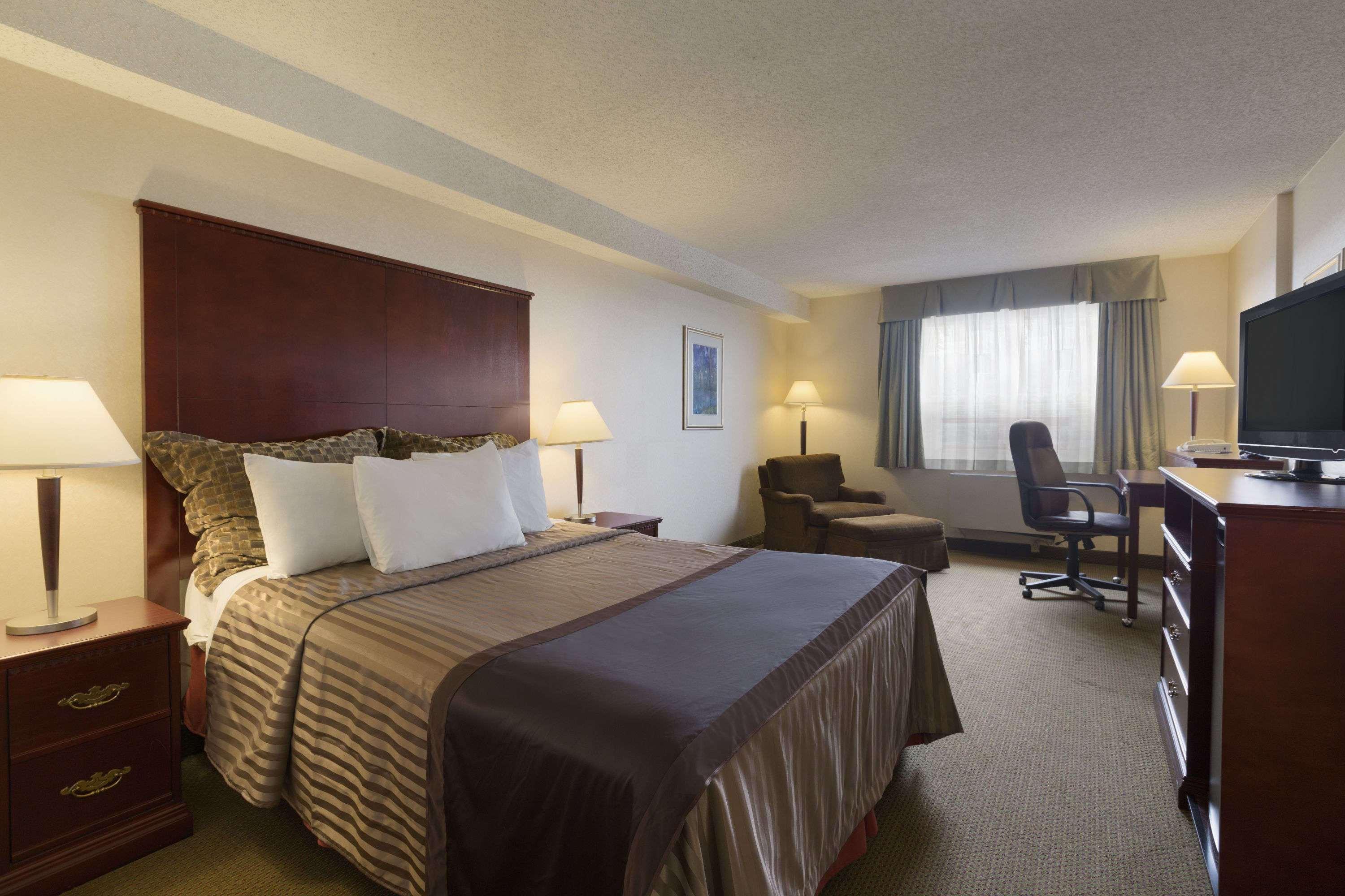 Travelodge Hotel By Wyndham Vancouver Airport Ричмънд Екстериор снимка